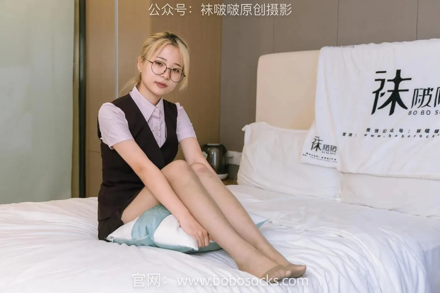 [BoBoSocks袜啵啵]NO.148 小淳-高跟鞋、咖啡丝、银行制服 [140P]插图6